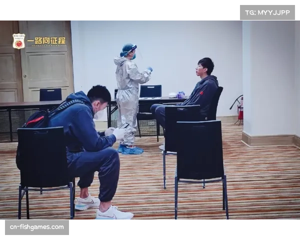 更衣室视角：连胜期间球队如何通过录像会议统一防守沟通语言